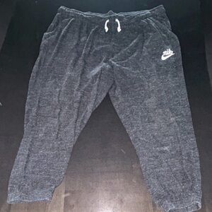 Nike Women’s Gray Jogger Capri Pants 1X Activewear Drawstring Elastic Waist